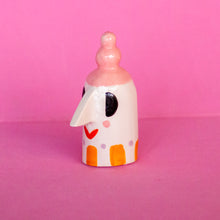 Load image into Gallery viewer, Vitoria, Nosy People - Handmade Ceramic Sculpture