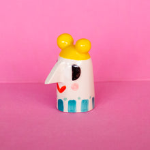 Load image into Gallery viewer, Palmira, Nosy People - Handmade Ceramic Sculpture
