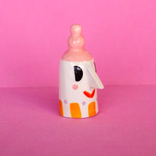 Load image into Gallery viewer, Vitoria, Nosy People - Handmade Ceramic Sculpture
